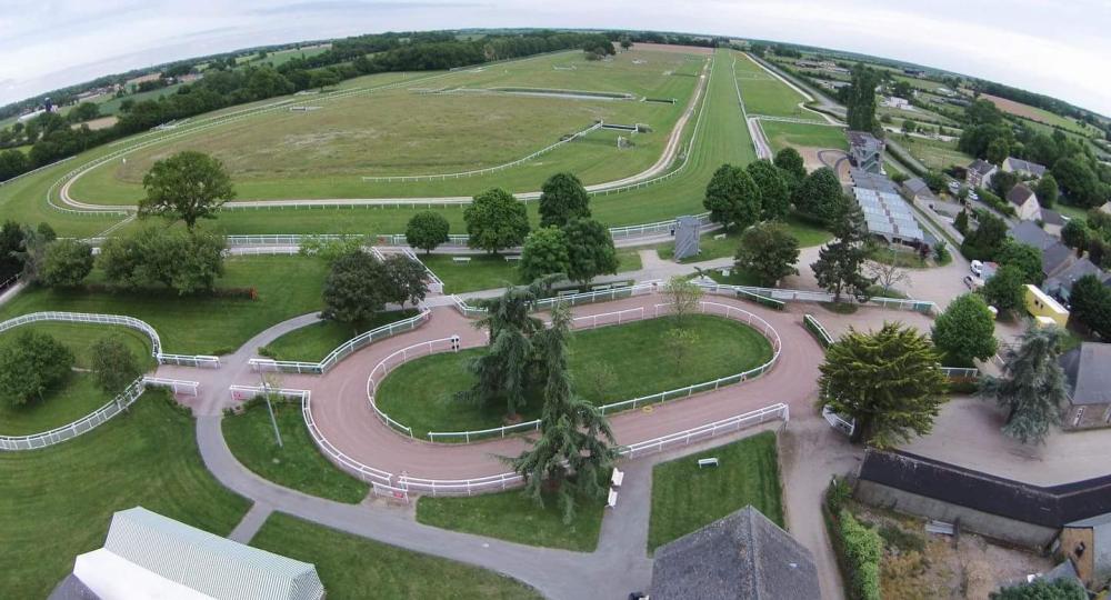 L'hippodrome de Senonnes-Pouancé, dans le Pays-de-la-Loire, se labellise EquuRES au niveau Engagement